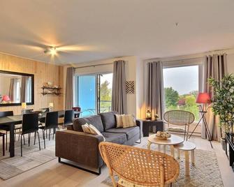 The Hut by BnbCopilote - Québec City - Living room