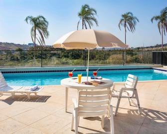 ibis Styles Taubate - Taubaté - Piscina