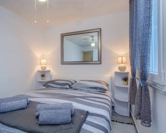 Modern App Pinija With Terrace & Bbq, Mali Losinj - Mali Lošinj - Bedroom
