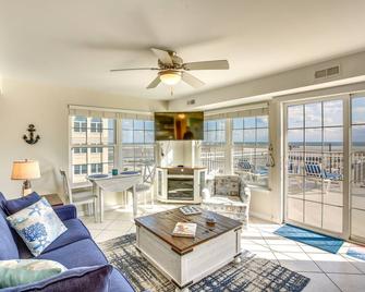 North Wildwood Condo - Beach Across Street! - North Wildwood - Living room