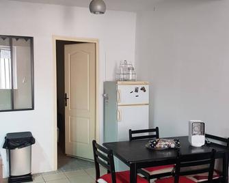 2-bedroom apartment for 5 people including 4 adults - Narbonne