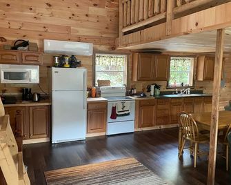 River front Cottage - Mill Hall - Kitchen