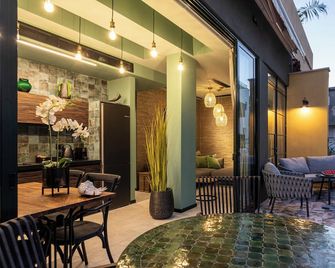 The Shell House - Tel Aviv - Innenhof