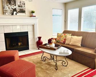 Come Home to Luxury. The Executive Estate, near Salt Lake City & the Slopes - South Jordan - Living room