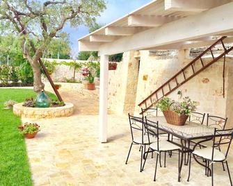 Trullo Rinaldi - Private Pool and Sauna - Castellana Grotte - Patio
