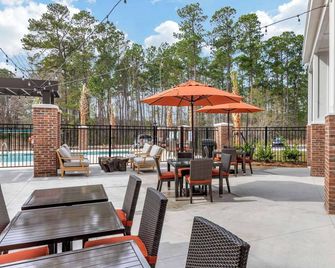 DoubleTree by Hilton Summerville Nexton - Summerville - Innenhof
