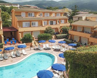 Residence Le Onde - Badesi - Piscina