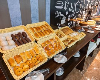 Olavo Bilac Hotel - Taubaté - Buffet