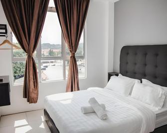 Phoenix Hotel - Gua Musang - Bedroom