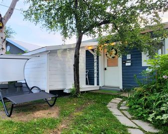 Boho Chic Tiny House - Hot Tub Ev Chrger & Parking - Québec City - Patio