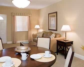 Sun Harbour Boutique Hotel - Surfside - Їдальня