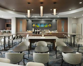 SpringHill Suites by Marriott Wichita Airport - Wichita - Lobby