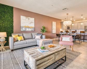 Champions Gates condos by UNE - Davenport - Sala de estar