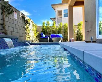 Modern Palm Springs Retreat Poolside Relaxation Scenic Views - Palm Springs - Piscina