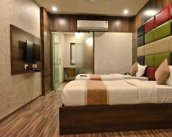 President Hotel - Surendranagar - Bedroom