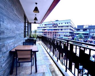 Victoria Mews Hotel - Кампала - Балкон