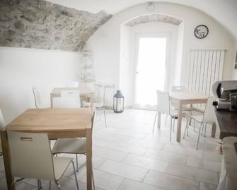 La corte dell'Elmo - Gavardo - Comedor