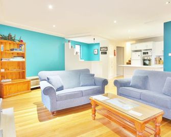 Sand Water at Hyams Beach - Hyams Beach - Living room