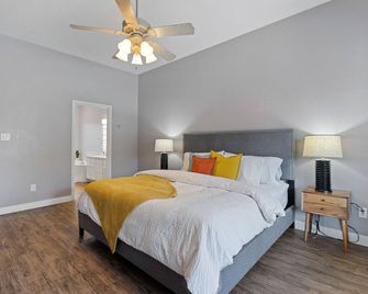 Beautiful Desert Oasis Villa with Pool - Yuma - Bedroom