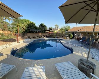 5 bedroom, 4 bath house, private fenced pool, game room and large yard. - Springville - Pool