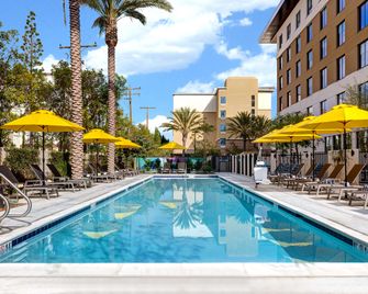 Home2 Suites by Hilton Anaheim Resort - אנהיים - בריכה