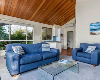 Beachy Haven At Sails Close To The Beach - Inverloch - Living room