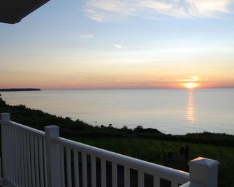 Waterfront Condo C204 At The Cliffside Resort With Amazing Water & Sunset Views - Greenport - Balcony