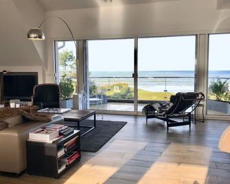 Deauville, Apartment With Incredible Sea View, Direct Access To The Beach - Benerville-sur-Mer - Wohnzimmer