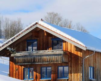Ferienwohnung mit Aussicht im Bergdorf Steibis im Allgäu - Oberstaufen - Edificio