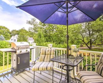 'Serene 1 Bedroom with River View, Gardens, and Private Amenities, Near Town' - Bath - Balkon