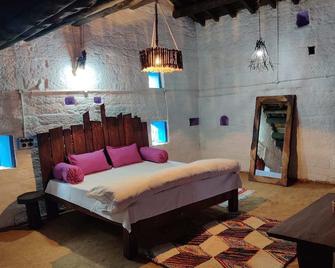 Aaranyam - It's a Vibe. - Almora - Bedroom