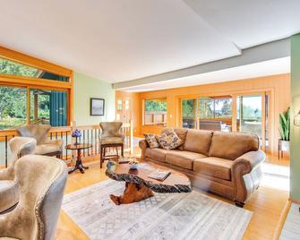 Washington Gem on 8 5 Acres Clamming Nearby! - Port Ludlow - Sala de estar