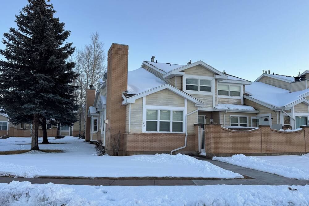 Serene 3-bedroom townhome in welcoming Evanston perfect for relaxing. - Evanston - Budova