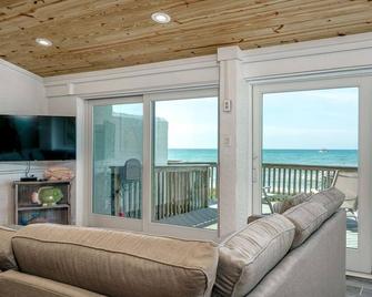 Oceans 6 4 Bedroom Condo by RedAwning - Pine Knoll Shores - Living room