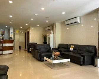 The Melrose - Malé - Lobby