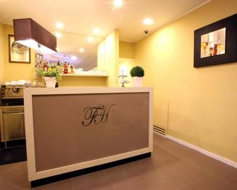 Hotel Ferton - Milan - Front desk