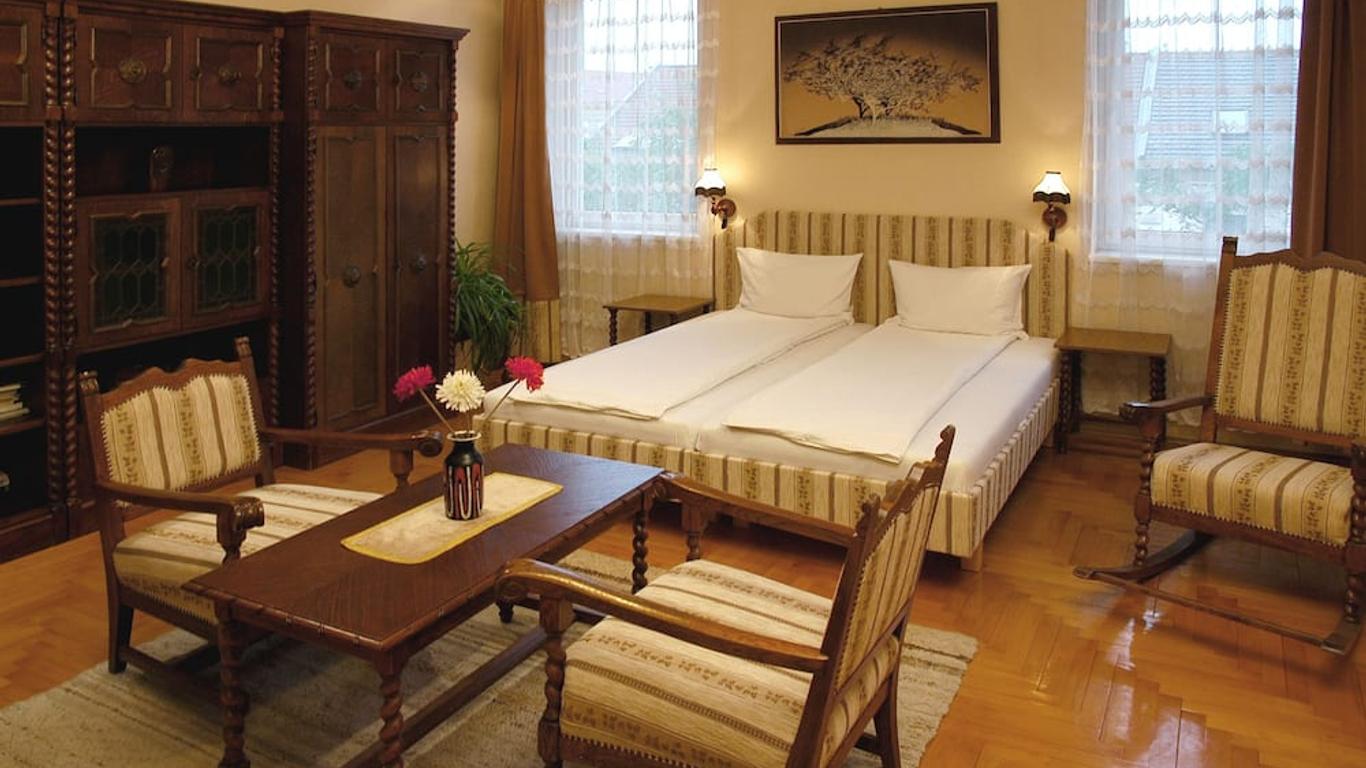 Hotel Manzard Panzio