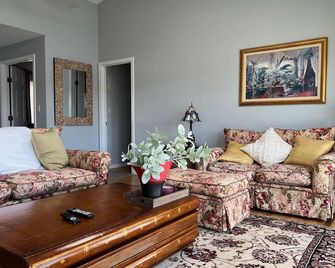 Tranquil Oasis: A Beautiful Water-Front Home - Sandwich - Wohnzimmer