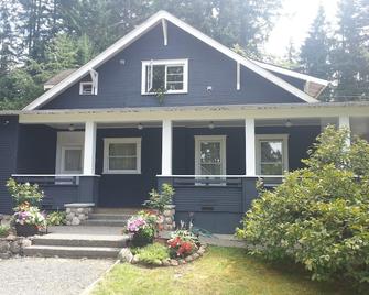 Craftsman Duplex in Old Town Issaquah - Free Wi-Fi - Issaquah - Building