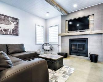 Charmant Chalet Dans les Laurentides le no7 - Sainte-Marguerite-du-Lac-Masson - Living room