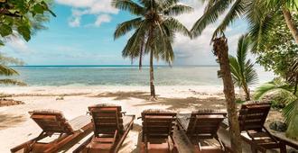 Castaway Resort - Rarotonga - Beach