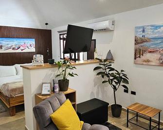 Zoa Villas - Santa Teresa - 2 min walk to beach - Carmen - Sala de estar