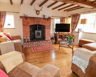 Bellamour End Cottage - Rugeley - Living room