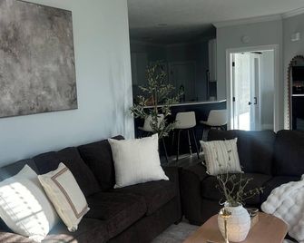 Cozy 2br Condo Near Wpafb & Shops - Beavercreek - Wohnzimmer
