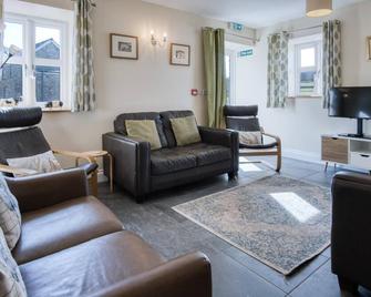 The Chaffhouse - 4 Bedroom - Llangennith - Llangennith - Living room