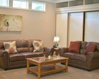 Guest House - Murphys Vacation Rentals - Murphys - Living room