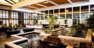 Altoona Grand Hotel & Conference Center - Altoona - Patio