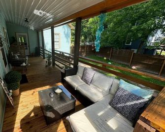 Relaxing Three Bedroom Getaway in Boonville - Boonville - Balkón