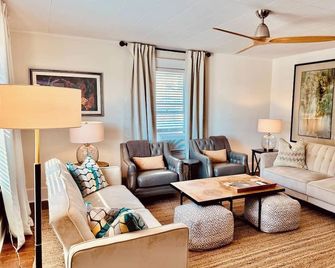 Broadway Bnbs III - 1 Br Apartment -Walk to Centre - Danville - Salon