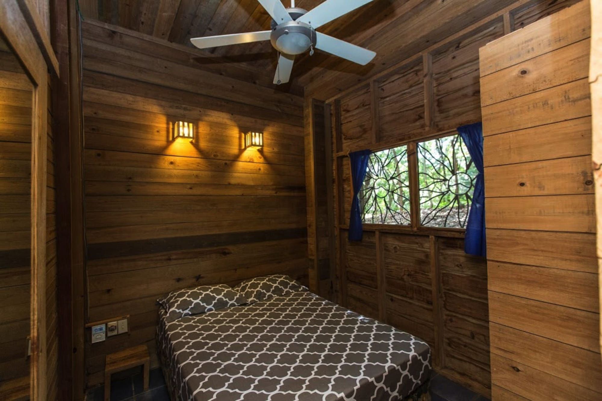 Roatan Bed & Breakfast Apartments - West End - Schlafzimmer